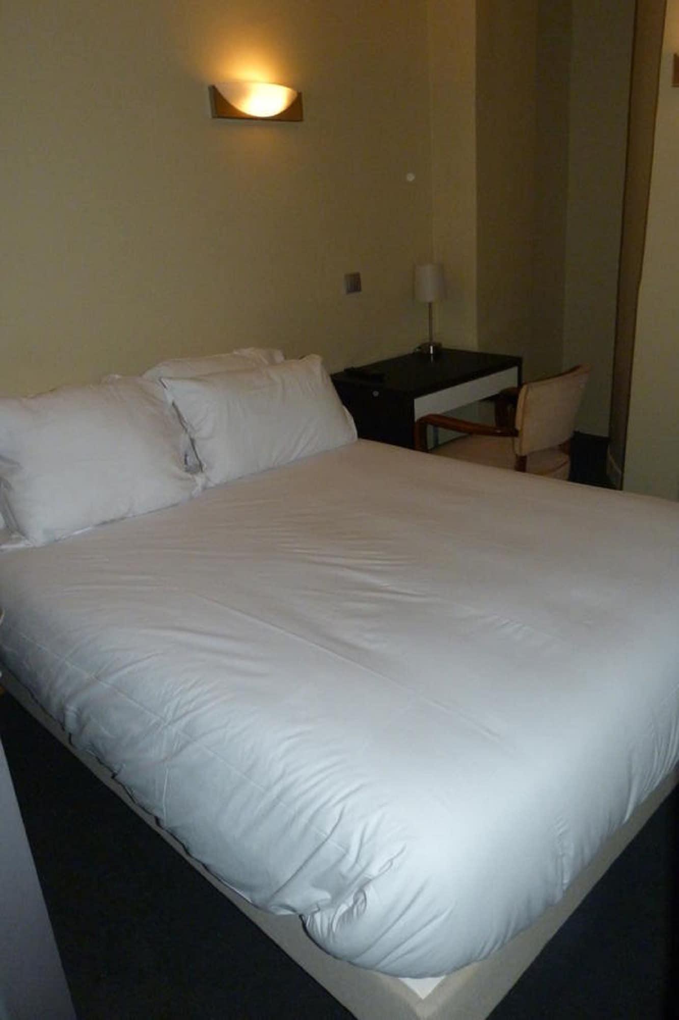 Hotel Du Jura Париж Экстерьер фото
